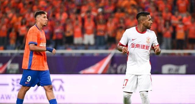 东家, 更让泰山队 东家, 更让泰山队