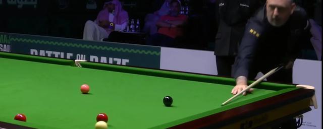 岁英格兰老, 罗伯逊, 战吕布